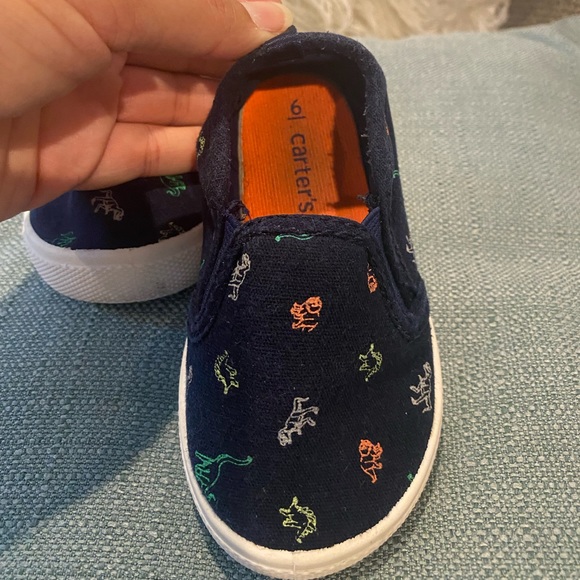 Carter’s size 6c slip on dinosaur print slip on - Picture 5 of 9